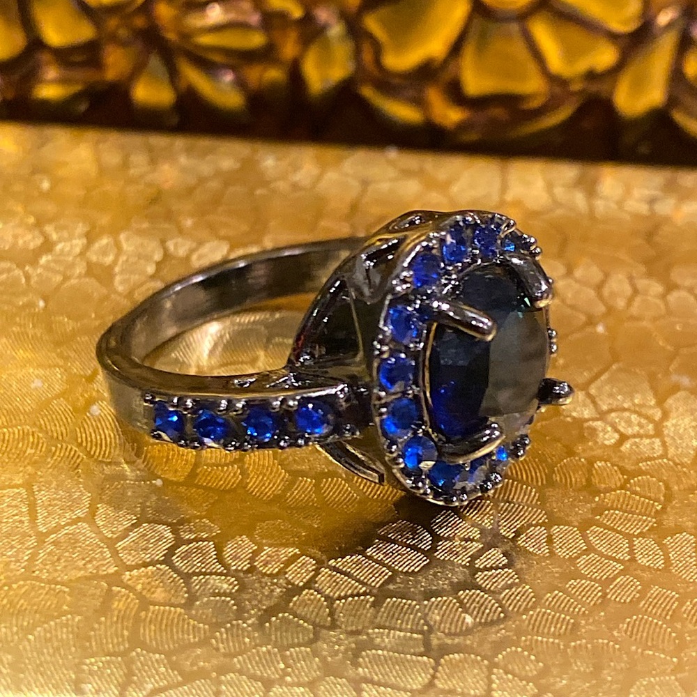 Size 6-1/2 Cobalt Blue Costume Ring. Gunmetal tone.